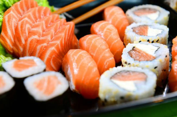 prato de comida japonesa
